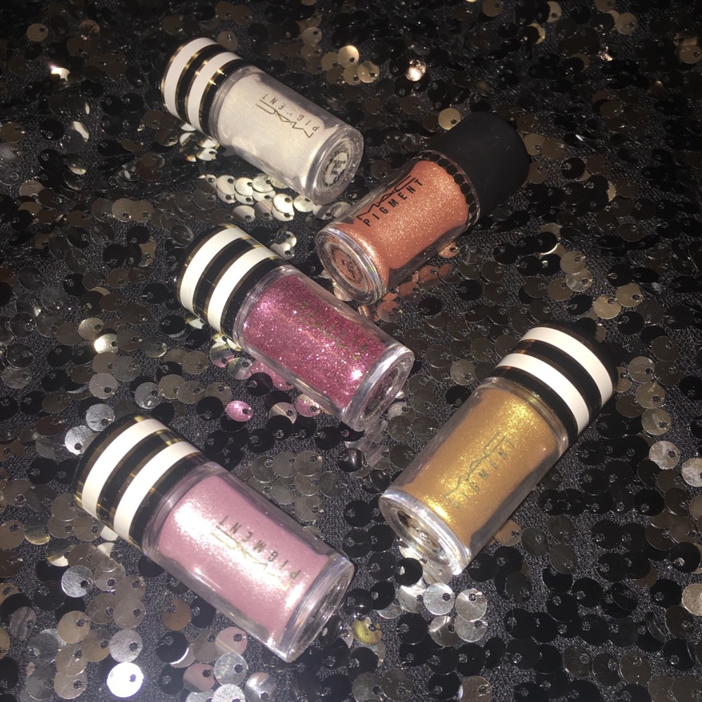 MAC PIGMENTS & GLITTER.